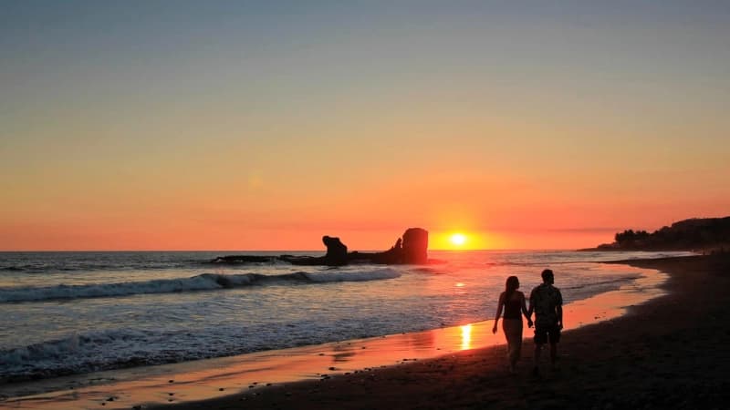 Atardecer En Playa El Tunco