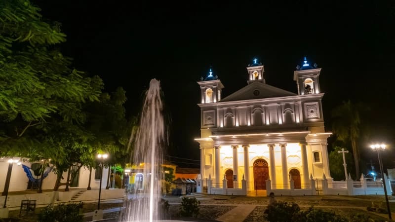 Iglesia Santalucia Suchitoto