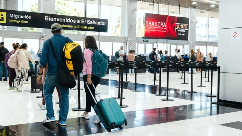 Turistas En El Salvador